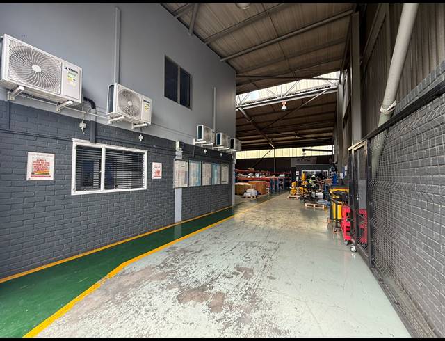 410M² WAREHOUSE TO LET IN SPARTAN
